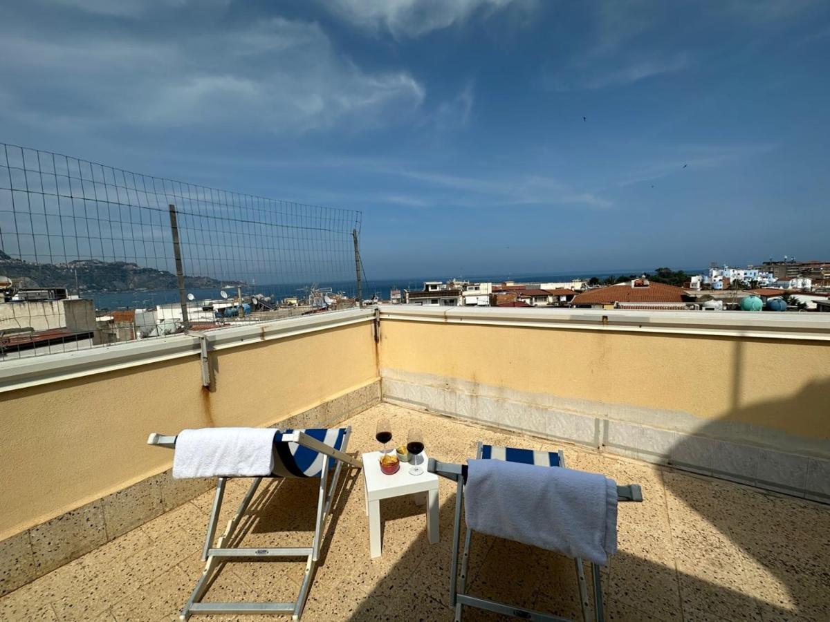 Apartament Attico Di Giggia Giardini-Naxos Zewnętrze zdjęcie